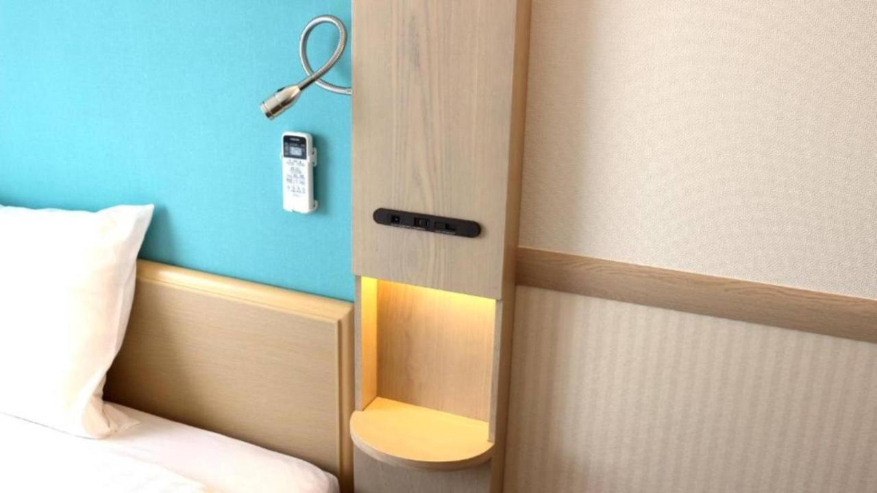 Toyoko Inn Yokohama Shiei-Chikatetsu Center Minami-Eki Экстерьер фото